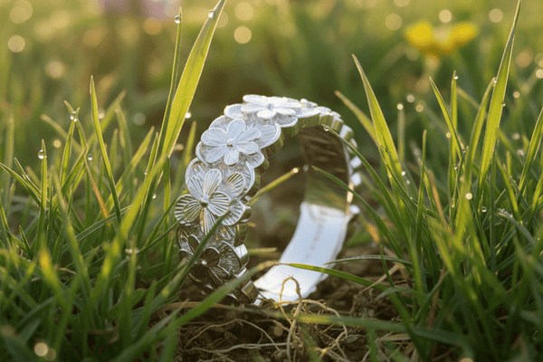 Minimalist vs. Statement Jewelry: What Your Style Says About You