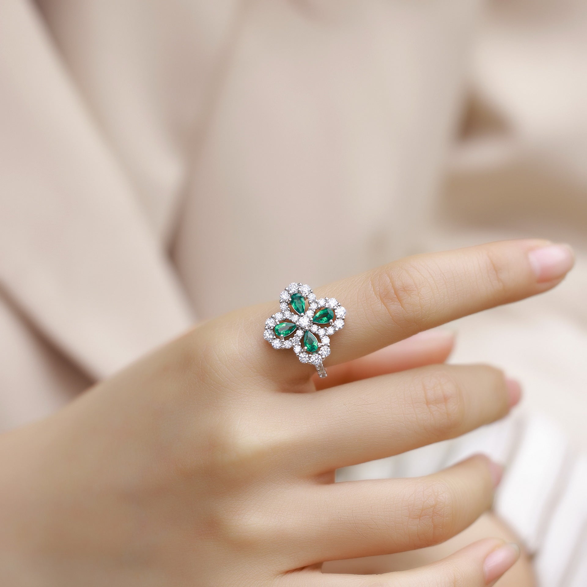 Clover Dream Ring - Serene Western