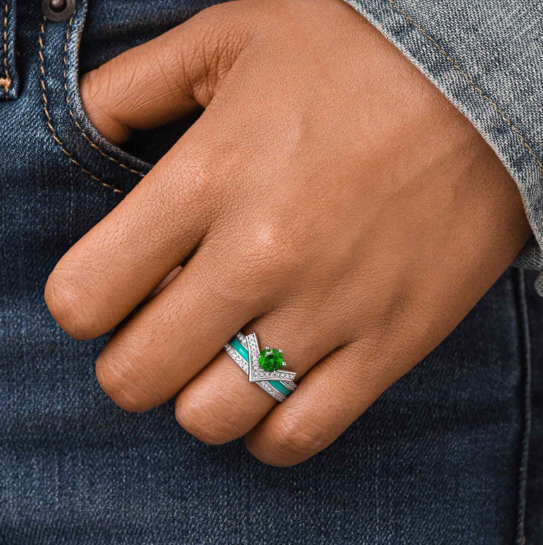 Crowned Noble Ring - Emerald - Serene Western