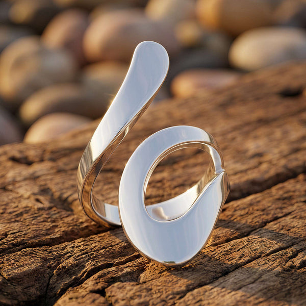 Snygg asymmetrisk metallring